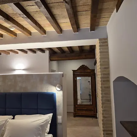 Palazzo Brunamonti Boutique Hotel 3*