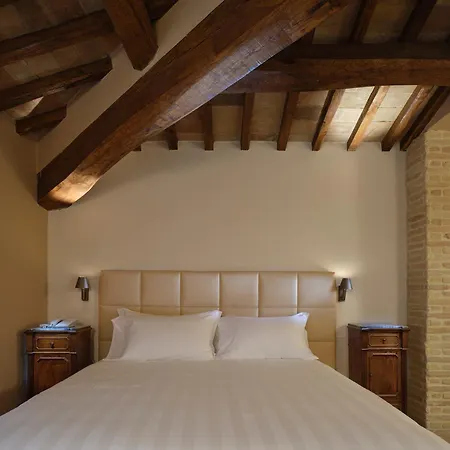 Palazzo Brunamonti 3*