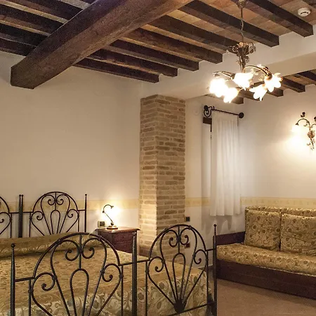 Palazzo Brunamonti Boutique 3* بيفانيا